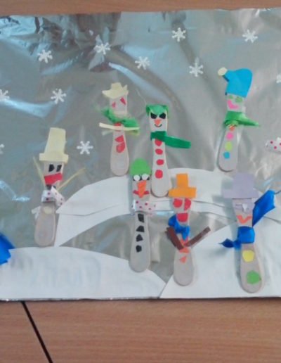 Praca plastyczna: W bałwankowie (z patyczków do lodów) 2