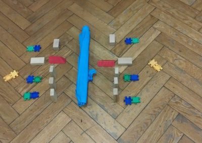 Zabawy z symetrią Dzień Matematyki Izabela Kowalska Matematyka Pomoce dydaktyczne Prace plastyczne Zabawy matematyczne (Dzień Matematyki) 