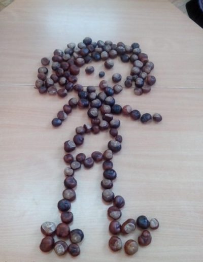 Praca plastyczna: Zabawy z kasztanami 4