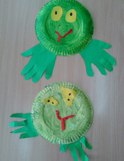 Praca plastyczna: Żabki z papierowych talerzyków 1