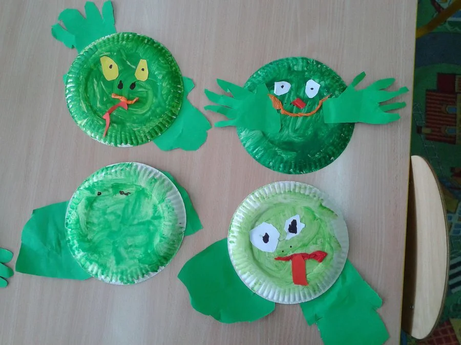 Praca plastyczna: Żabki z papierowych talerzyków