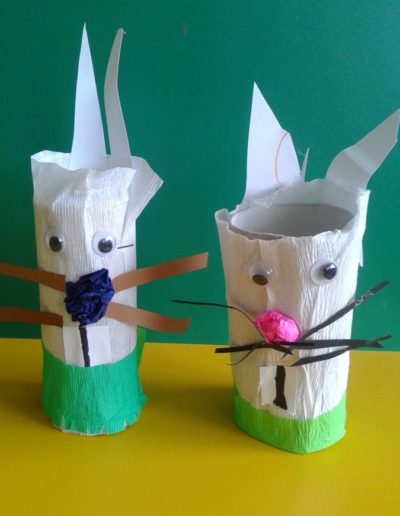 Praca plastyczna: Zajączki z białej bibuły 2