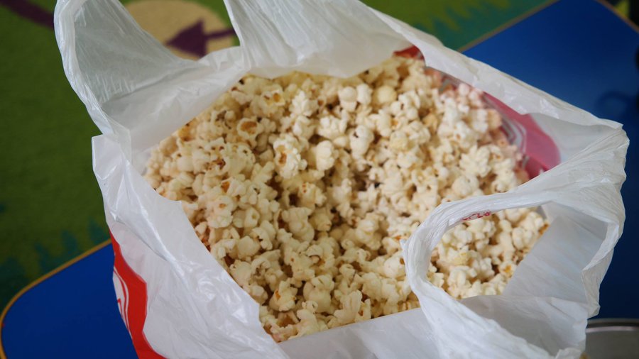 Baranek z popcornu Aneta Grądzka-Rudziak Dzień Popcornu Prace plastyczne Prace plastyczne (Dzień Zwierząt) Prace plastyczne (Wielkanoc) Światowy Dzień Zwierząt Wielkanoc (Prace plastyczne) 