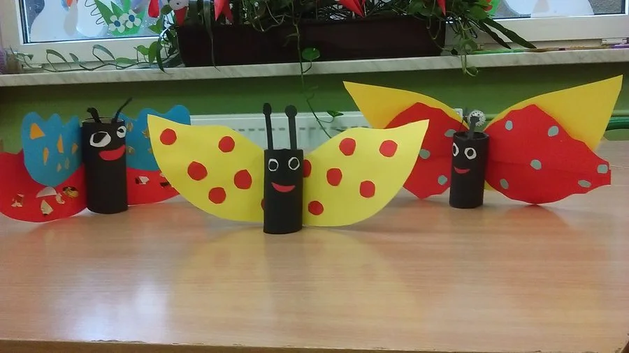 Praca plastyczna: Motyle z rolek