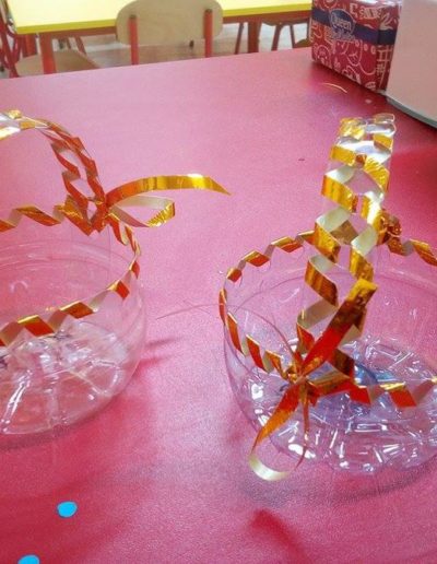 Praca plastyczna: Koszyczki z butelek 2