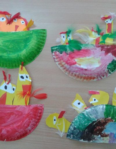 Praca plastyczna: Kurczaczki w gnieździe z papierowego talerzyka 5