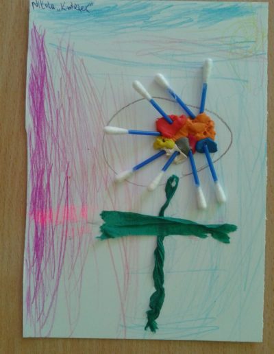 Praca plastyczna: Kwiatek z patyczków do uszu 2