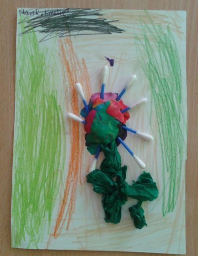 Praca plastyczna: Kwiatek z patyczków do uszu 4