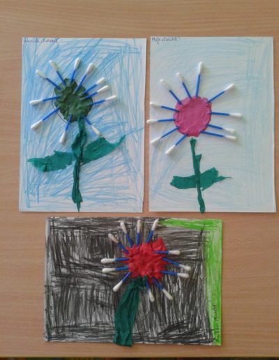 Praca plastyczna: Kwiatek z patyczków do uszu 5