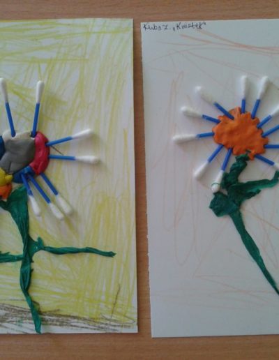 Praca plastyczna: Kwiatek z patyczków do uszu 6