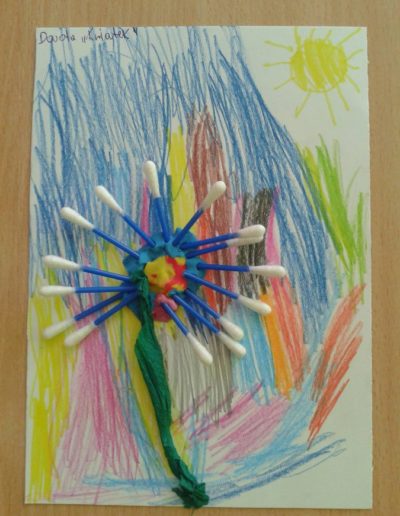 Praca plastyczna: Kwiatek z patyczków do uszu 7