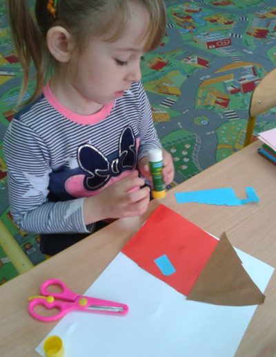 Praca plastyczna: Mój dom - wycinanka 2