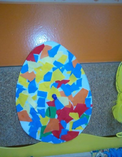 Praca plastyczna: Pisanki i kurczaczki z piórek 2