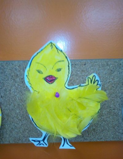 Praca plastyczna: Pisanki i kurczaczki z piórek 3