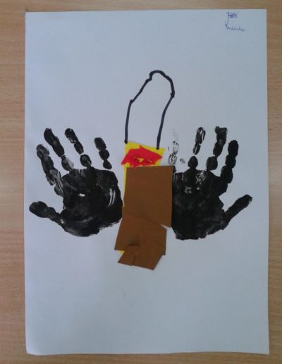 Praca plastyczna: Pszczółki z odrysowanej dłoni 6