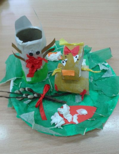 Praca plastyczna: Wielkanocne stroiki - papierowe talerzyki 13