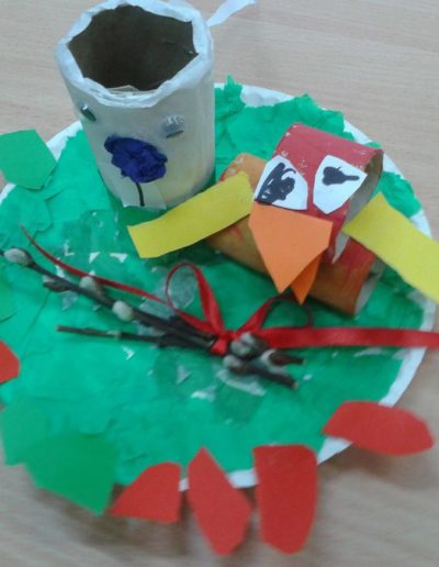 Praca plastyczna: Wielkanocne stroiki - papierowe talerzyki 3