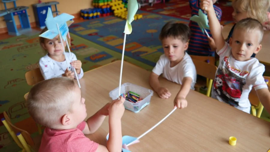 Praca plastyczna: Wiatraczek z papieru