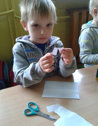 Praca plastyczna: Zajączki wielkanocne z koperty 9