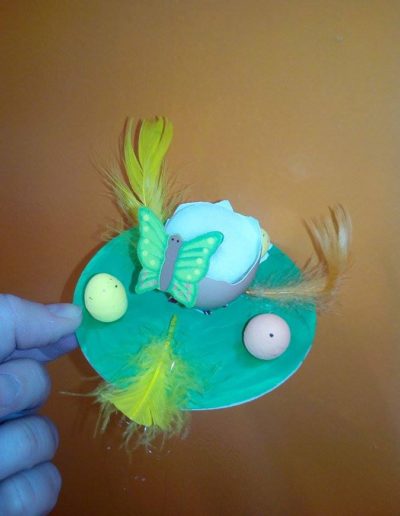 Praca plastyczna: Świeczniki z wydmuszek 2