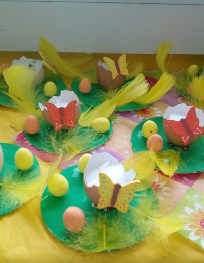 Praca plastyczna: Świeczniki z wydmuszek 3