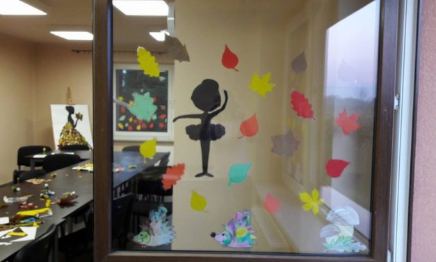 Praca plastyczna: Jesienna dekoracja okien