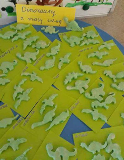 Praca plastyczna: Dinozaury z masy solnej 1