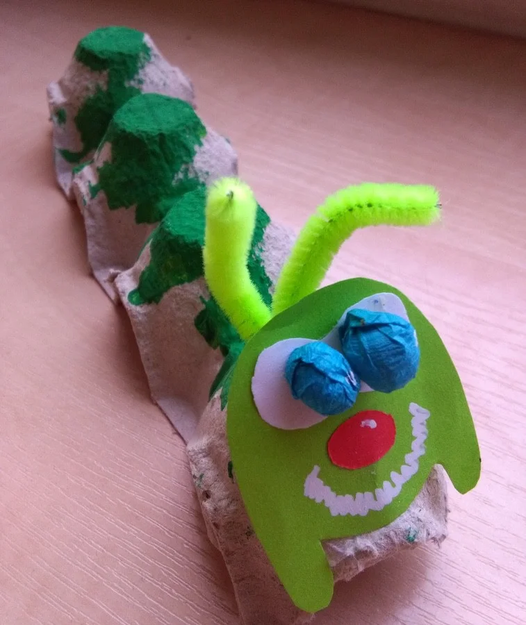 Praca plastyczna: Gąsienice z wytłaczanki do jajek