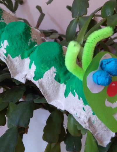 Praca plastyczna: Gąsienice z wytłaczanki do jajek 3