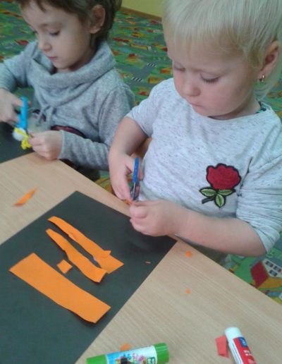 Praca plastyczna: Kosmos z bibuły 1