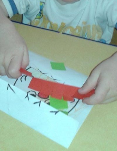 Praca plastyczna: Kurczaki wielkanocne - wyklejanka 1