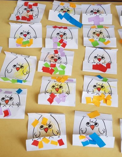 Praca plastyczna: Kurczaki wielkanocne - wyklejanka 6