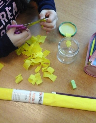 Praca plastyczna: Kurczaki w słoikach 1