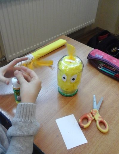 Praca plastyczna: Kurczaki w słoikach 3