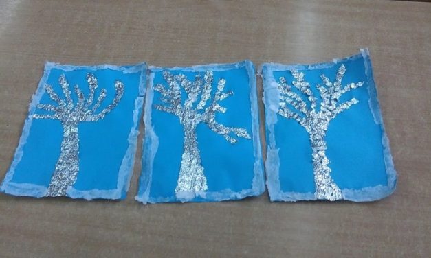Praca plastyczna: Mroźne drzewa z folii aluminiowej