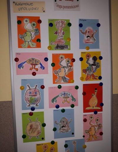 Praca plastyczna: Ufoludek kolorowany suchymi pastelami 1