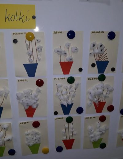 Przebiśniegi i Bazie kotki - ćwiczenie motoryki małej 3