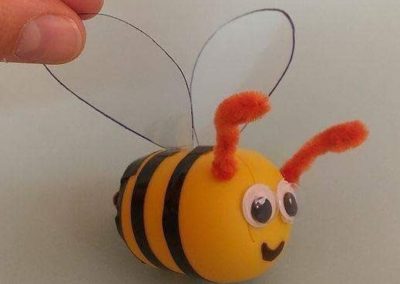 Praca plastyczna: Pszczoły z opakowań po kinder jajkach