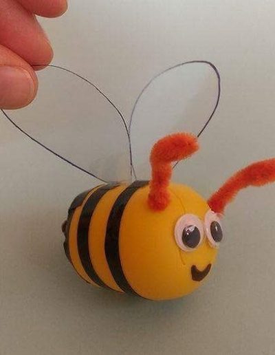 Praca plastyczna: Pszczoły z opakowań po kinder jajkach 3