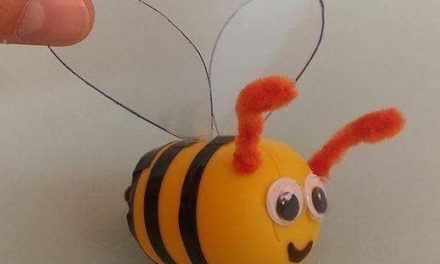 Praca plastyczna: Pszczoły z opakowań po kinder jajkach
