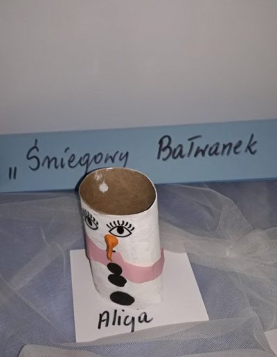 Praca plastyczna: Śniegowe Bałwanki na rolce po papierze toaletowym 2