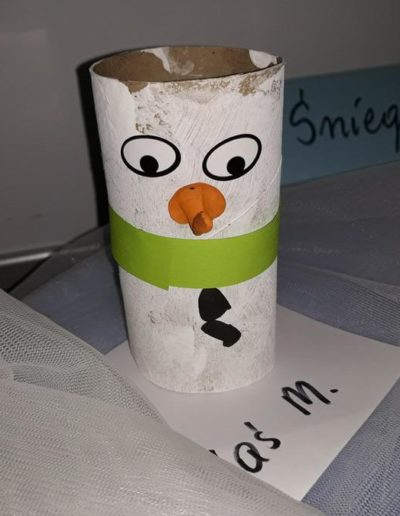 Praca plastyczna: Śniegowe Bałwanki na rolce po papierze toaletowym 5