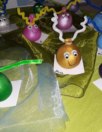 Praca plastyczna: Ufoludek z balonu i kaszy 27