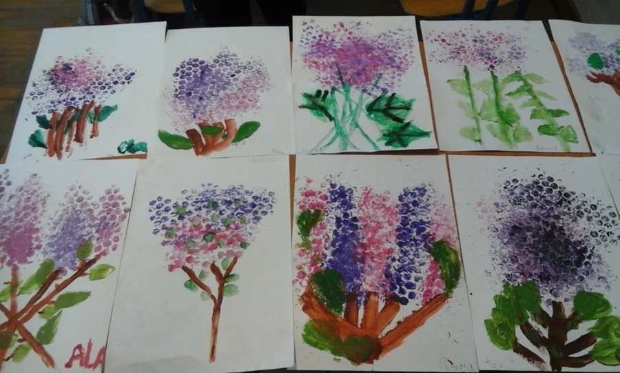 Praca plastyczna: Bzy z folii bąbelkowej