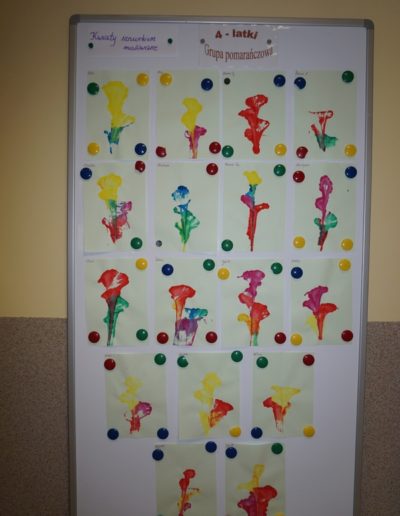 Praca plastyczna: Kwiaty nitką malowane 1