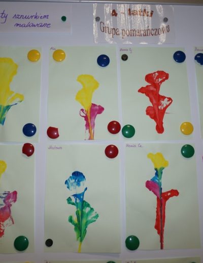 Praca plastyczna: Kwiaty nitką malowane 2