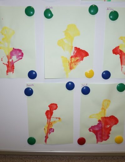 Praca plastyczna: Kwiaty nitką malowane 4