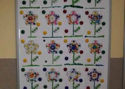 Kolorowe kwiatki - praca z plasteliną