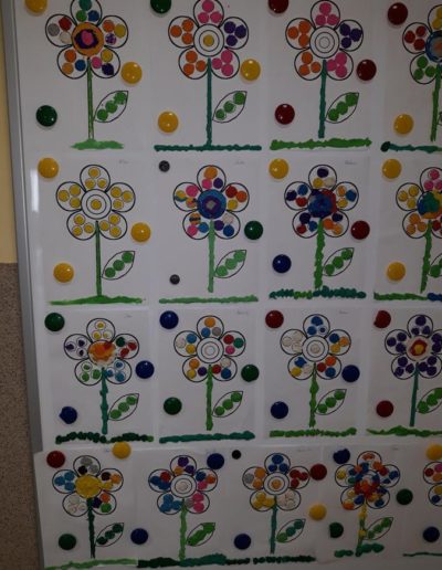 Kolorowe kwiatki - praca z plasteliną 3