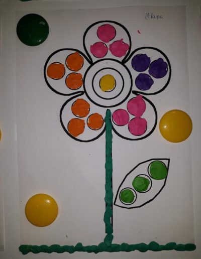 Kolorowe kwiatki - praca z plasteliną 5